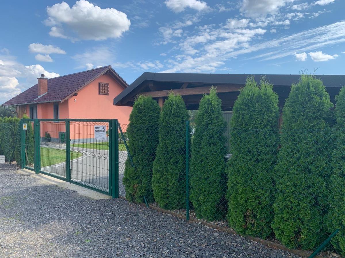 Willa Różowy Domek Rakowice Male Exterior foto